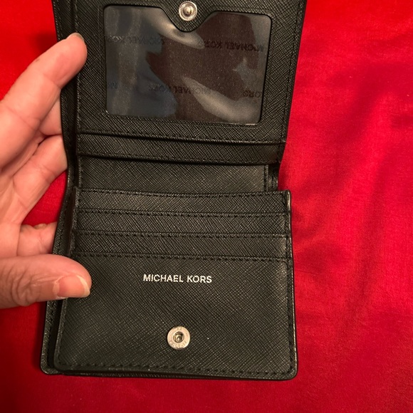 Small Michael Kors wallet - Picture 2 of 5
